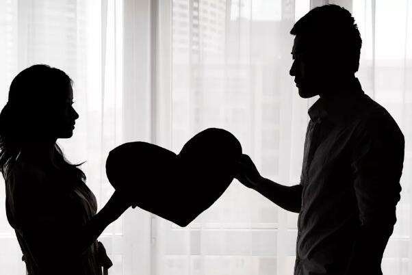 瑞银Q2减持美股科技股，聚焦纳斯达克100指数回调