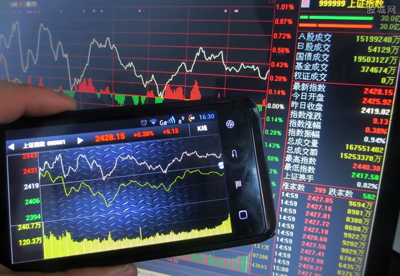 台积电(TSM.US)业绩稳健却面临双重挑战，估值高企竞争加剧