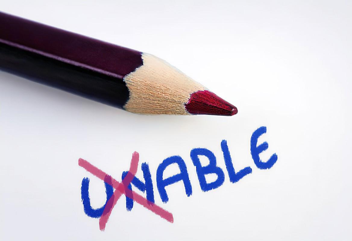 需求减弱、供应激增!IEA警告明年全球油市将迎来史无前例的供应过剩危机